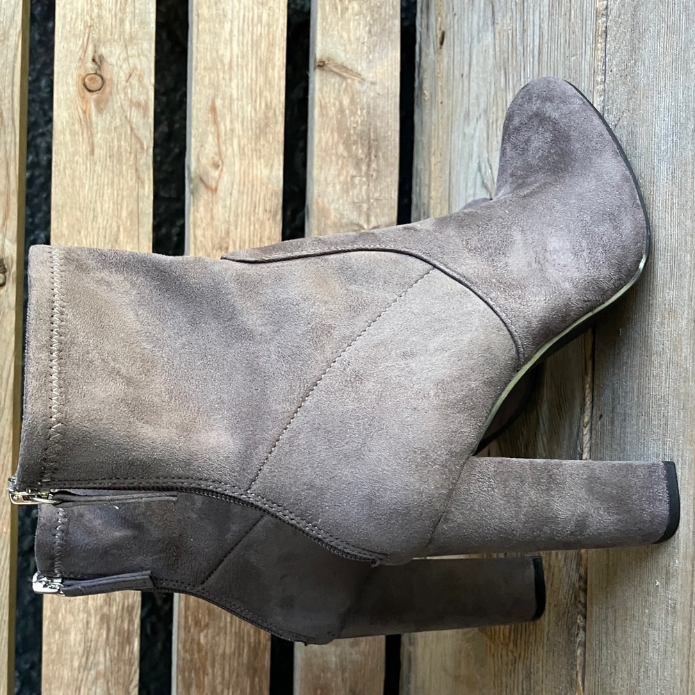 Steve Madden Taupe Suede Heeled Boots